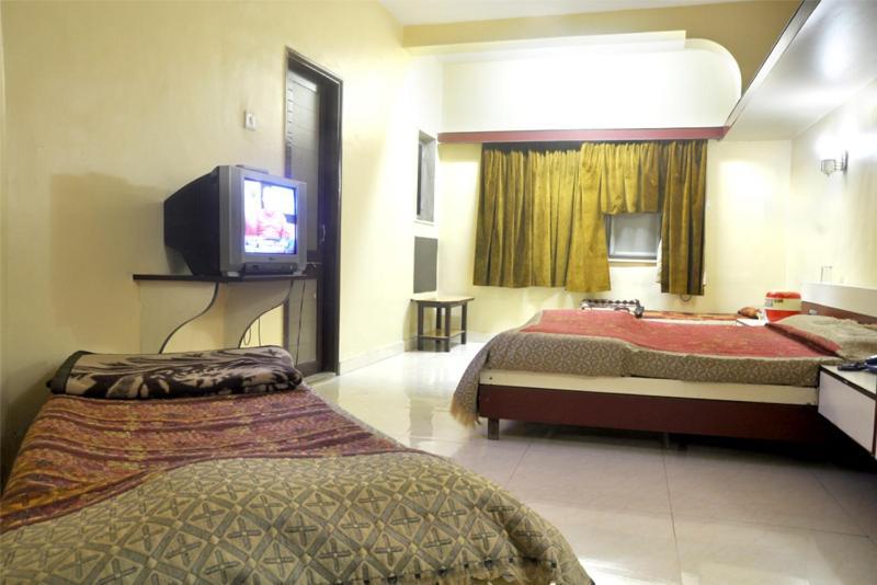 Sharan Hotel Shirdi Room photo